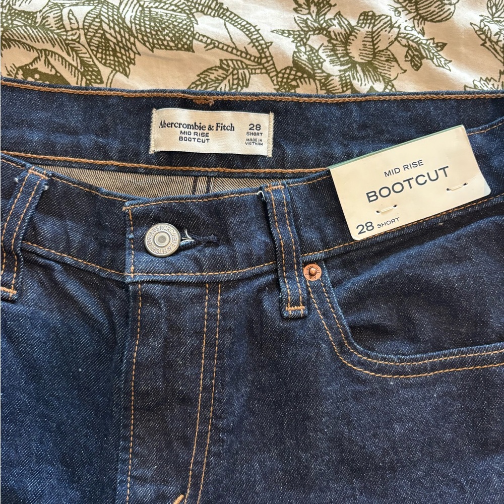 NWT A&F Mid Rise Bootcut Jeans - Picture 11 of 14